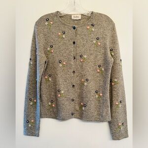 Cashmere Neiman Marcus gray cardigan with embroidered flowers size S/M